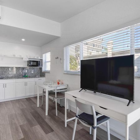 Spacious Studio With Balcony And Parking At The Beach -M46 هوليوود المظهر الخارجي الصورة