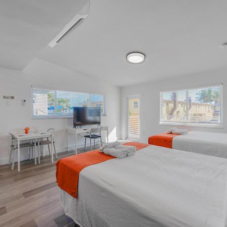 Spacious Studio With Balcony And Parking At The Beach -M46 هوليوود المظهر الخارجي الصورة