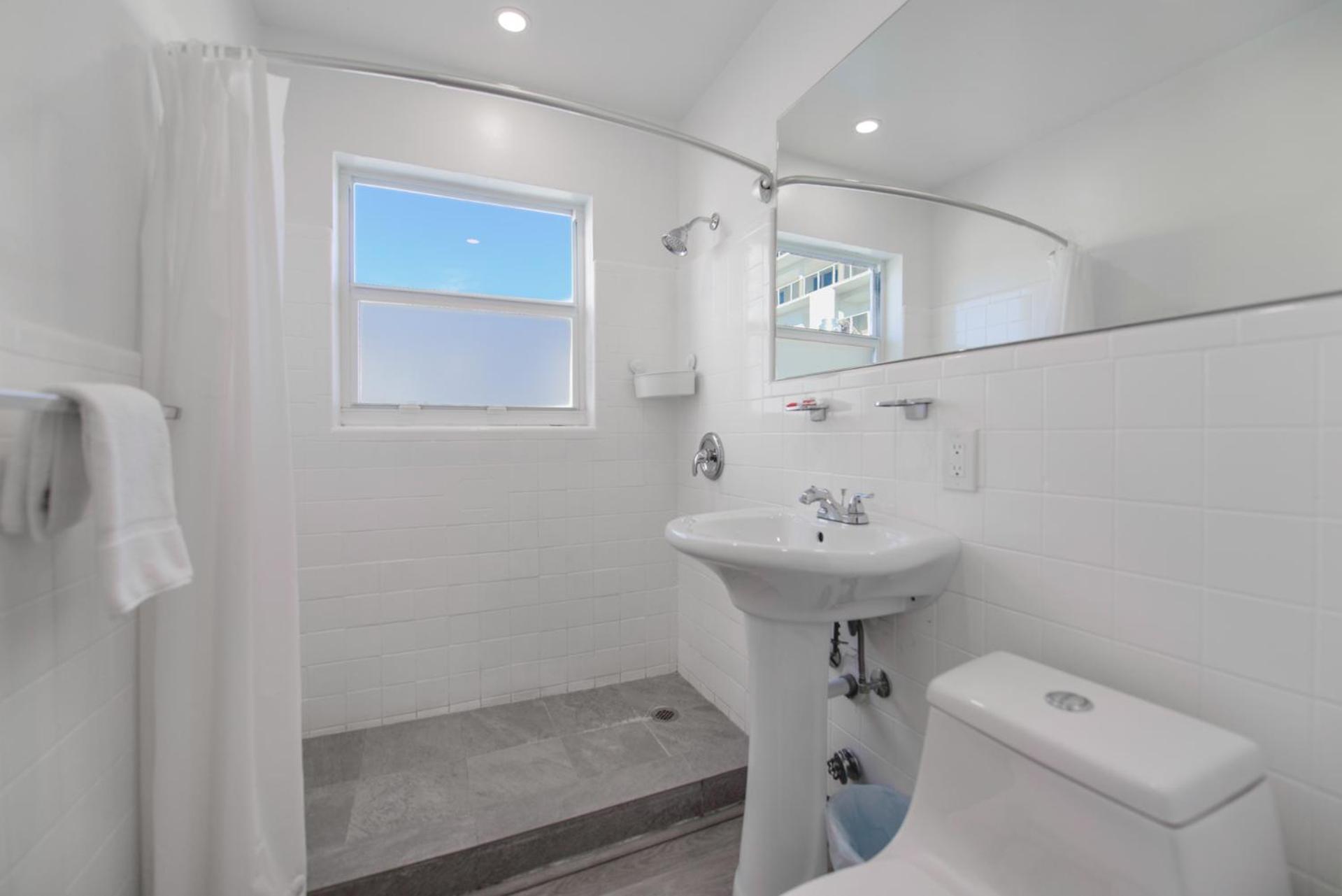 Spacious Studio With Balcony And Parking At The Beach -M46 هوليوود المظهر الخارجي الصورة
