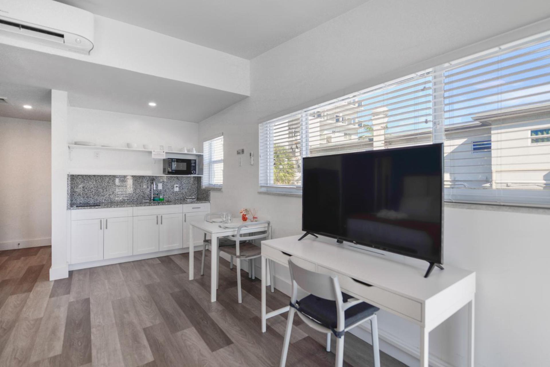 Spacious Studio With Balcony And Parking At The Beach -M46 هوليوود المظهر الخارجي الصورة